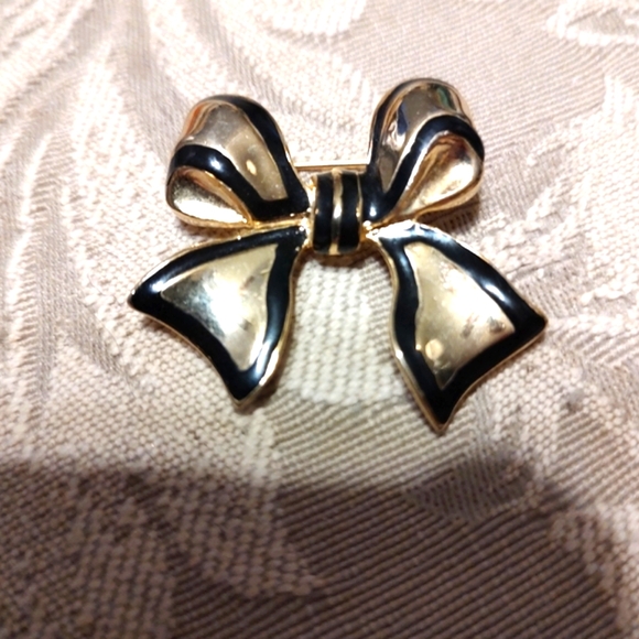 Vintage Jewelry - 🔸🖤🔸Adorable Vintage 80's Black & Gold Ribbon Bow Brooch
